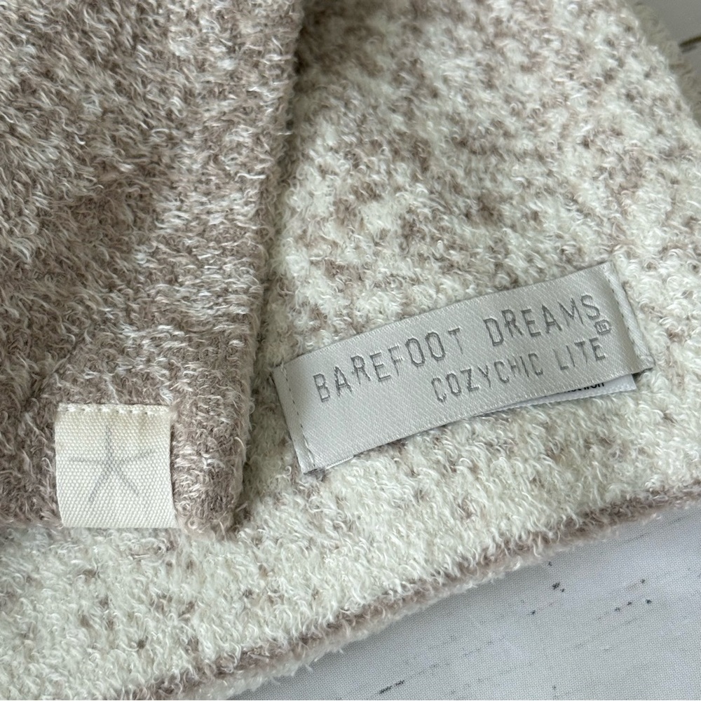 Barefoot Dreams CozyChic Lite Wrap Knit Scarf Cream Taupe New With Tags - Picture 3 of 5